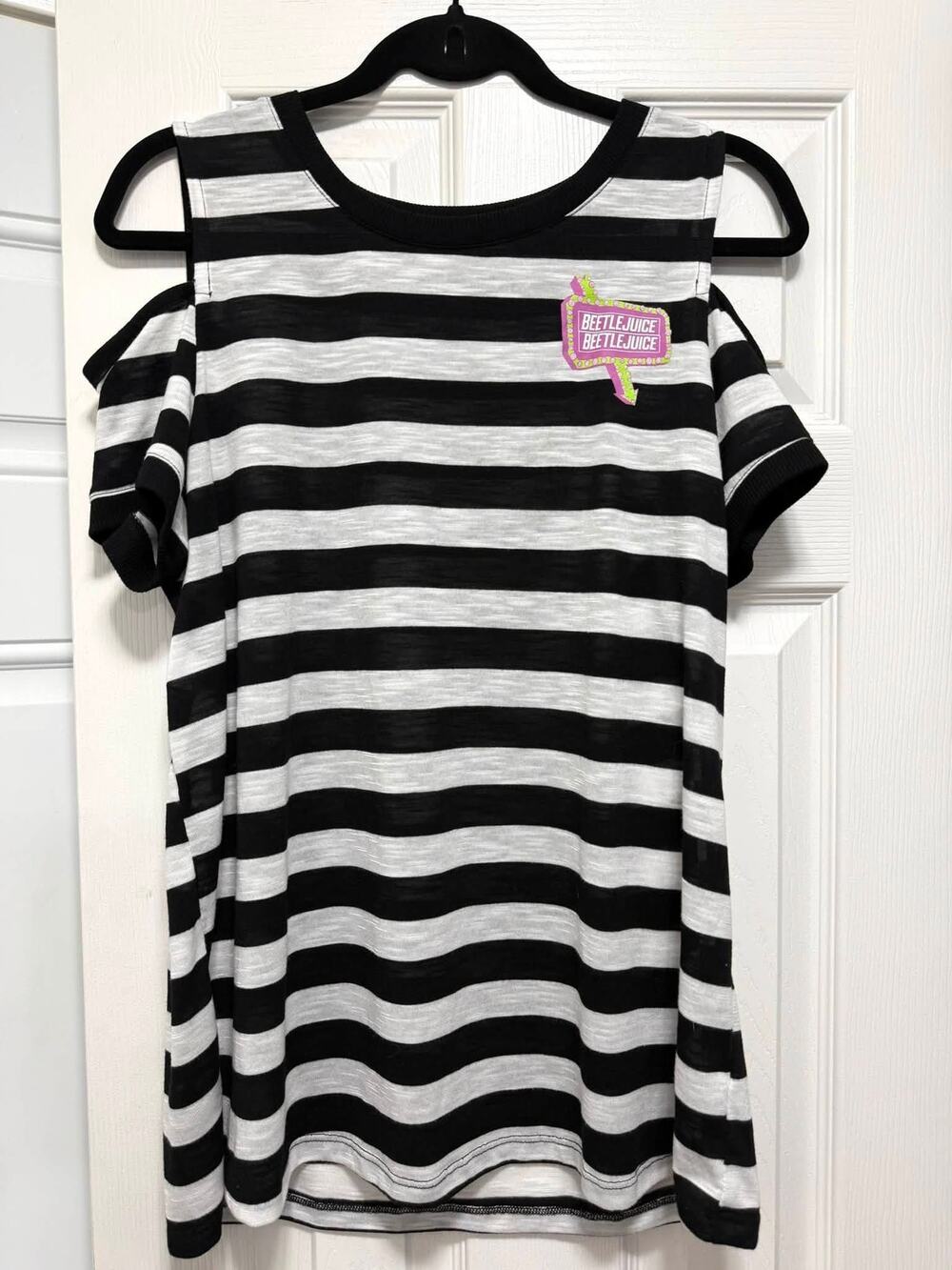 Torrid 00 (ladies 10) Beetlejuice Movie Striped Cold Shoulder Cut Out T Shirt